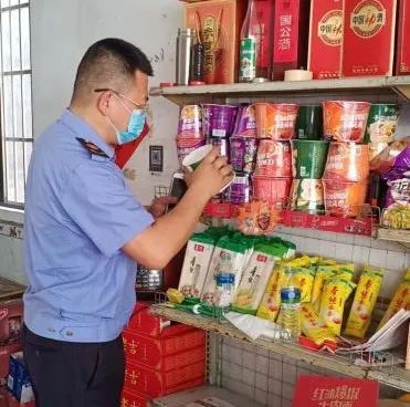 永新縣嚴查食品無證無照經營行為，保障群眾“舌尖上的安全”